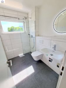 VERMIETET Was für ein Skylineblick neu saniert! Sonnige 3 Zimmerwhg. mit Balkon + EBK + neuem Bad