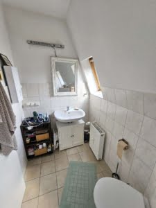 VERMIETET! Altbaucharme Pur + ganz oben! Sonnige 2-Zimmer Altbau Wohnung – zentral in Sachsenhausen