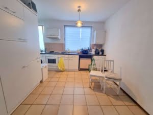 VERMIETET! Sonnige 2 Zimmerwohnung mit Wohnküche + großem Balkon – Bornheim Grenze Ostend