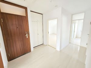 VERMIETET! Einzugsbereit! Große 3,5 Zimmerwohnung mit Balkon plus Garage – top Lage Rumpenheim