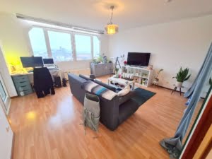 VERMIETET! WOW! TOP SKYLINEBLICK + POOL+SAUNA im Haus! Großes 1 Zimmer Apt. mit Balkon. –