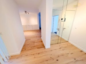 VERMIETET! Stylisch! Schicke 4 Zimmer offene Maisonette mit 2 Bädern + 2 Balkonen – Sachsenhausen
