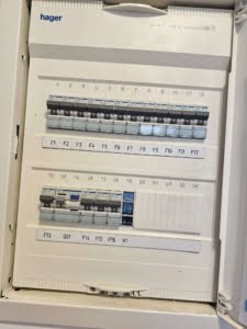 VERKAUFT!Attraktive große 3 Zimmer Dachstudio Whg. mit Balkon +Garagenpl – Top Lage nahe Stadtwald