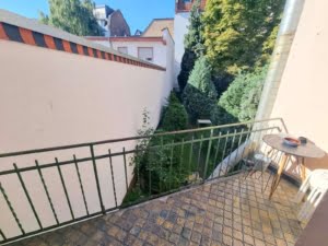VERMIETET! Altbaucharme pur! 3 Zimmer, Wohnküche, 2 Balkone + neuer Boden -Berger Str