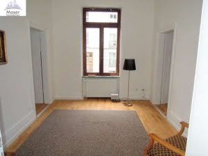 VERMIETET! Altbaucharme pur in Top Lage Sachsenhausen: 4 Zimmerwohnung mit Balkon + Parkett + EBK