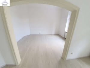 VERMIETET! Altbaucharme pur! 3 Zimmer, Wohnküche, 2 Balkone + neuer Boden -Berger Str