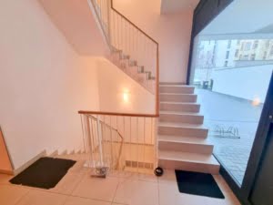 VERMIETET! Schickes 1-Zimmer Apartment (Neubau 2020) mit Balkon, Parkett, EBK – zentr. Ostend Lage