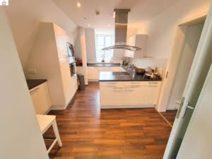 VERMIETET! WOW! – Stylische 5 Zimmer Maisonette inkl. EBK + Kamin + Dachterr. -Sachsenhausen