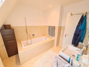 VERMIETET! WOW! – Stylische 5 Zimmer Maisonette inkl. EBK + Kamin + Dachterr. -Sachsenhausen