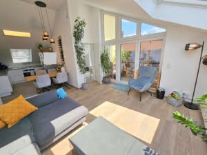 VERMIETET! Schicke 4 Zimmer Dachgeschosswohnung + 2 Balkone + 2 Bäder + Fußbodenheizung -ruhig + zentral in Rödelheim