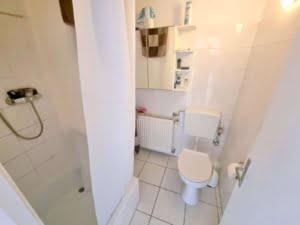 VERMIETET! Gemütliche 2-Zimmer Dachgeschoss Wohnung inkl. EBK – Top Nordendlage bei Berger Straße