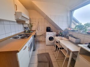VERMIETET! Sonnige, gemütliche 2-Zimmerwohnung im Dachgeschoss – zentral gelegen im Gallusviertel