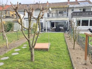 VERKAUFT! Perfekt für die kleine Familie! Solides Reihenmittelhaus + Garage + Garten -Heddernheim