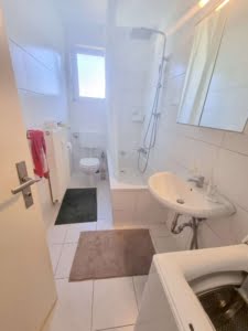 VERMIETET! Hell! 3 Zimmerwohnung mit Balkon und Wannenbad – Bornheim Grenze Ostend – EZB nah