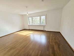 VERKAUFT! Große 4 Zimmer Terrassenwohnung + 2 Bäder + EBK + Kamin + Keller + Garage –