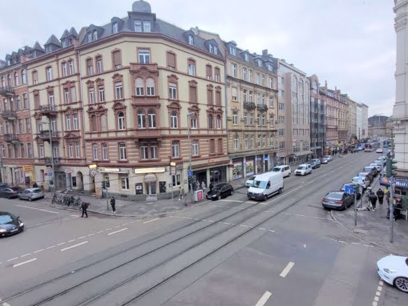 VERMIETET! 3 große Zimmer + Wohnküche + Balkon- top saniert – Mitten im Leben – Altbaucharme pur!