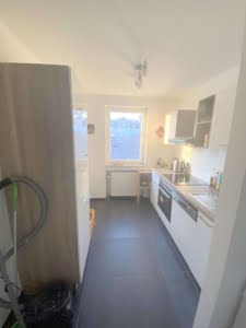 VERMIETET!2021 neu saniert! Toplage : Großes, sonniges 1 Zimmer Apt. mit Balkon + sep. Küche mit EBK