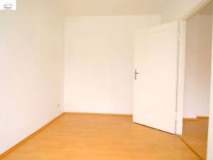 VERMIETET! 3 Zimmerwohnung mit großem Balkon und Wohnküche – direkt gegenüber dem Klinikum OF
