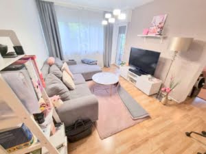 VERMIETET! Ruhig + renoviert 2019! Gepflegte 2 Zimmer mit Balkon – direkt am Kettler Krankenhaus