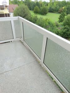 VERMIETET! Gemütliche 2 Zimmer mit Balkon + Blick auf die Niddawiesen – Rödelheim