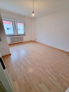 VERMIETET! Neu renoviert in 2023! Gemütliches 1 Zimmer Apartment mit Kochnische- zentral in Niederrad