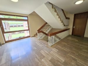 VERMIETET! Großzügige 4 Zimmer + 2 Balkone + Keller + TG-Platz -Schwimmbad/Sauna im Haus!