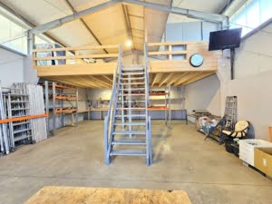 VERMIETET! Produktions-/Lagerhalle mit Bürofläche mit hervorragender Anbindung