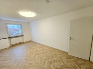 VERMIETET! Top Nordendlage! Auch WG- geeignet! Nagelneu sanierte 4 Zimmerwohnung im 5. OG