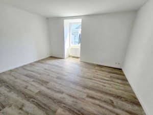 VERMIETET! Schick saniert! Große 2-Zimmer Wohnung mit Wohnküche + Gartennutz.- mainnah in Fechenheim