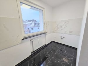 VERMIETET! Top Nordendlage! Auch WG- geeignet! Nagelneu sanierte 4 Zimmerwohnung im 5. OG