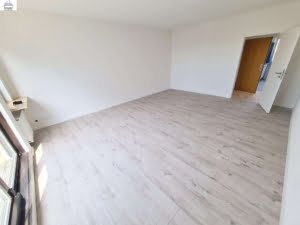 VERMIETET Was für ein Skylineblick neu saniert! Sonnige 3 Zimmerwhg. mit Balkon + EBK + neuem Bad