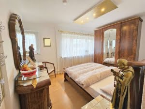 VERKAUFT! Perfekt für die kleine Familie! Solides Reihenmittelhaus + Garage + Garten -Heddernheim