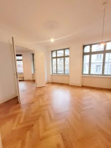 VERMIETET! 3 große Zimmer + Wohnküche + Balkon- top saniert – Mitten im Leben – Altbaucharme pur!