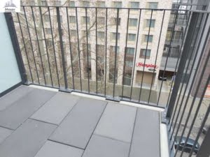 VERMIETET! Schickes 1-Zimmer Apartment (Neubau 2020) mit Balkon, Parkett, EBK – zentr. Ostend Lage