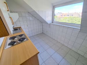 VERMIETET! Sonnige, gemütliche 2-Zimmerwohnung im Dachgeschoss – zentral gelegen im Gallusviertel