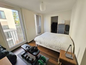 VERMIETET! -Privatstraße Sachsenhausen: Attraktive 3-Zimmer-Wohnung mit großem Balkon + TG