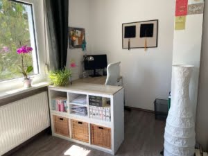VERMIETET! Große neuw. 2 Zimmerwohnung mit Wohnküche und Loggia – zentral Nähe Uniklinik Niederrad