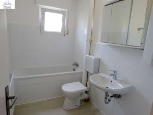 VERMIETET! Ruhig + renoviert 2019! Gepflegte 2 Zimmer mit Balkon – direkt am Kettler Krankenhaus