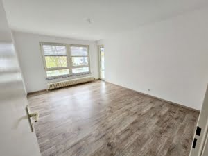 VERMIETET! Gemütliche 3 Zimmerwohnung mit großem Balkon in gepflegter Grünanlage in Bad Homburg
