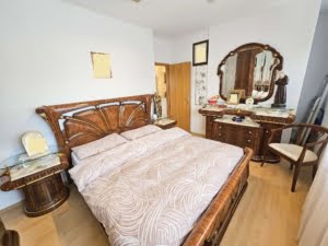 VERKAUFT! Perfekt für die kleine Familie! Solides Reihenmittelhaus + Garage + Garten -Heddernheim