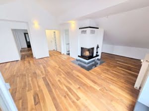 VERKAUFT!Attraktive große 3 Zimmer Dachstudio Whg. mit Balkon +Garagenpl – Top Lage nahe Stadtwald