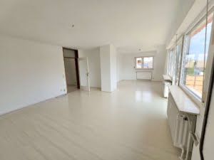 VERMIETET! Einzugsbereit! Große 3,5 Zimmerwohnung mit Balkon plus Garage – top Lage Rumpenheim