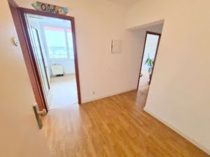 VERMIETET! Schicke 2 Zimmer Wohnung mit Balkon – Sachsenhausen + POOL+SAUNA im Haus!