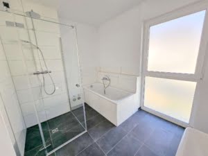 VERMIETET! Schick ! dieses nagelneue 4-Zimmer Townhouse mit Balkon + Terrasse – Offenbach