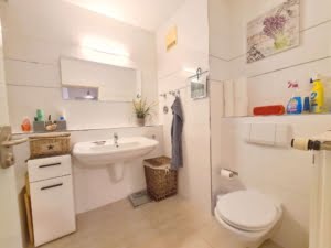 VERMIETET! Top gepflegte 2 Zimmerwohnung mit Südbalkon + TG-Platz – zentral in Oberrad