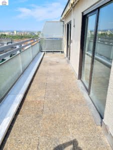VERMIETET Was für ein Skylineblick neu saniert! Sonnige 3 Zimmerwhg. mit Balkon + EBK + neuem Bad