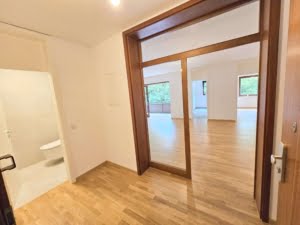VERMIETET! Großzügige 4 Zimmer + 2 Balkone + Keller + TG-Platz -Schwimmbad/Sauna im Haus!