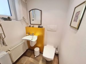 VERMIETET!Perfekte Lage am Berger Hang! 6 Zimmer + 2 Bäder auf 2 Etagen mit eigenem Garten + Teich!