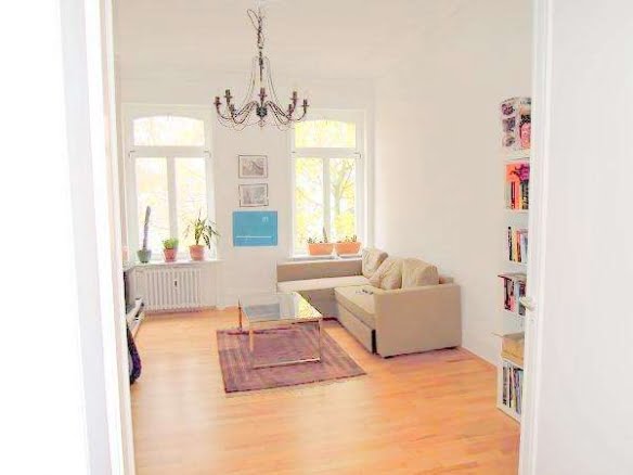 VERMIETET! Altbaucharme pur ! 2 Zimmerwohnung mit Wohnküche – zentral + ruhig im Ostend Nähe EZB