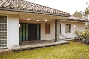 VERKAUFT! Prachtvolle Villa mit Schwimmbad und Parkgrundstück mit Teich – Hollywood-Feeling im Rheingau!